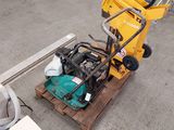 une petite machine posée sur une palette
