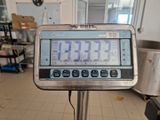 une photo d'une balance numérique dans une cuisine