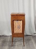 Petite table volante en placage de bois de rose, présente un… (photo 6)