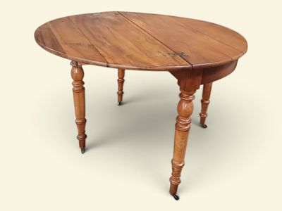 une table en bois à deux pieds avec un plateau rond