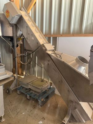 une image d'une machine située dans un bâtiment