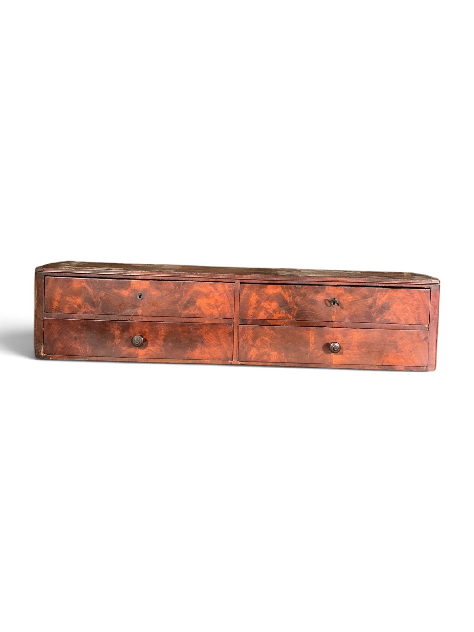 Meuble d'applique ouvrant par quatre tiroirs en acajou et pl…