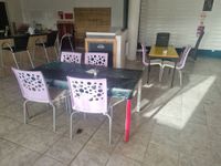 Mobilier du restaurant comprenant grande table haute, 7 tabo… (photo 3)
