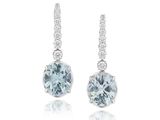 une paire de boucles d'oreilles en topaze bleue et diamants