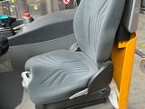 une image représentant un chariot élévateur équipé d'un siège