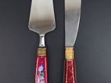 two knives that are sitting next to each other on a table