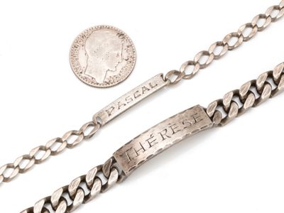 une image représentant une chaîne en argent surmontée d'une pièce de monnaie