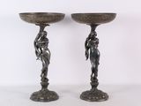 paire de bougeoirs anciens en bronze ornés de figurines féminines sur leurs socles
