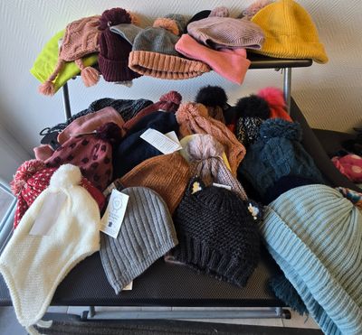 Lot Bonnet/ Gants 30 pièces.