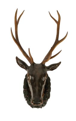une image représentant une tête de cerf accrochée au mur