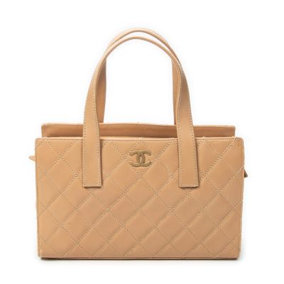 sac cabas Chanel en cuir matelassé beige