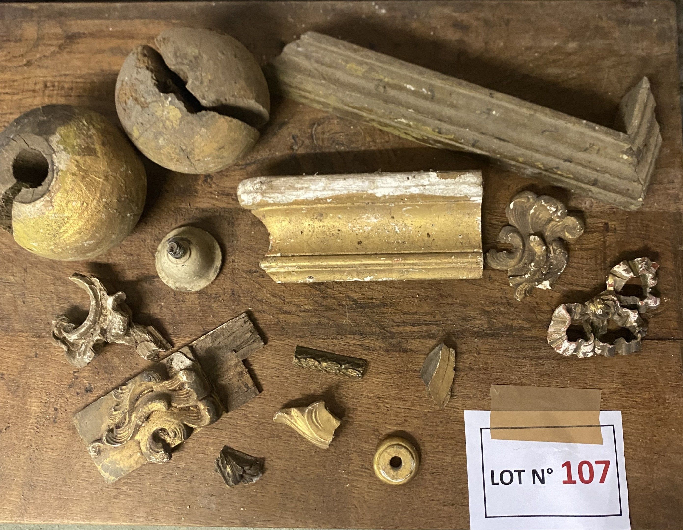 Petit lot de bois dorés anciens dt XVIIIeme, en l’état grenier.