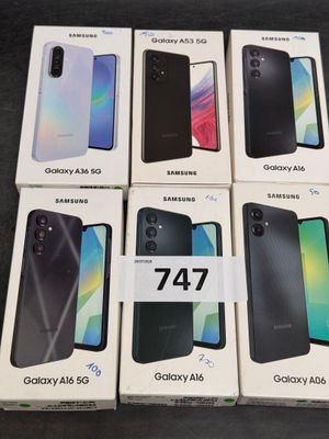 six cartons contenant des Samsung Galaxy A70, des Galaxy A7, des Galaxy A7 et des Galaxy A