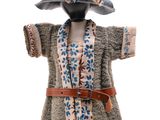 un mannequin coiffé d'un chapeau et portant une écharpe