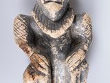 an old statue of a man with a hat on his head