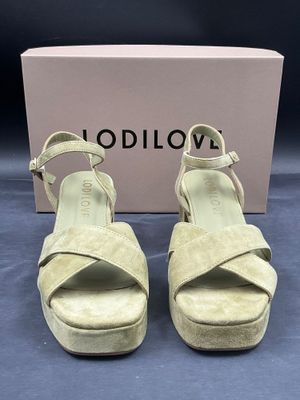 LODILOVE, modèle NA4801, pointure 38, paire de sandales en n…