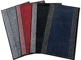 quatre couleurs différentes de tapis de sol sur fond blanc