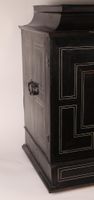 Cabinet en placage d’ébène et bois noirci, décor de filets d… (photo 3)