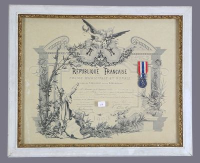 MEDAILLE d'HONNEUR en argent avec son diplôme d'attribution …