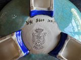 a picture of a blue and white plate with a coat of arms on it