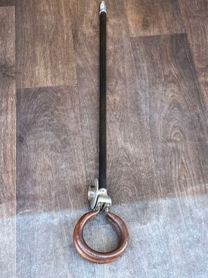 Canne siège, le pommeau déployant gainé de cuir, le fut en m…