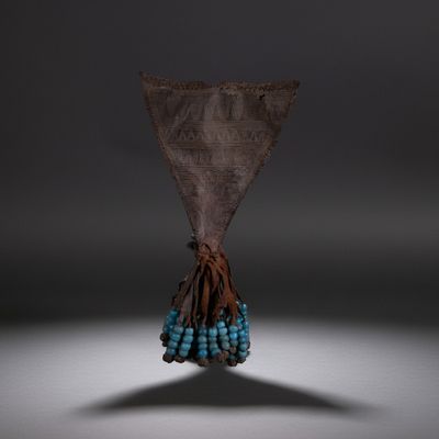 CAMEROUN Deux cache-sexes dont un KIRDI en cuir et perles de…