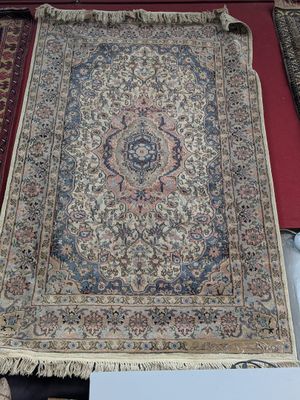 many rugs that are on display on a table