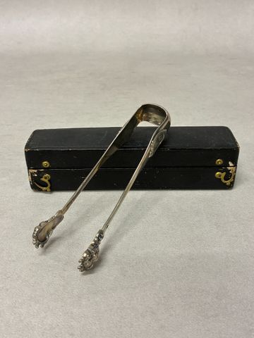Pince à sucre en argent minerve. Pb brut : 69.8gr