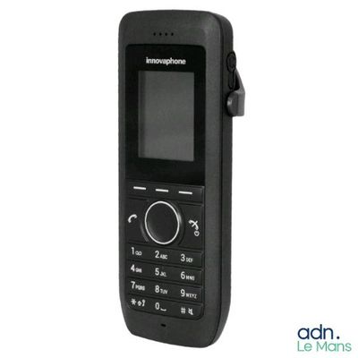 l'arrière d'un téléphone portable noir muni d'un bouton