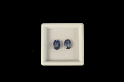SAPHIR bleu. Lot de 2 saphirs bleus clairs, avec variation d…