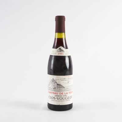 une bouteille de vin posée sur une table