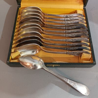 a lot of spoons in a box on the table