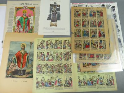 certaines illustrations sont exposées sur la table