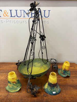 NOVERDY France. Suspension à trois tulipes en verre marmorée…