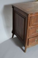 Commode « Mazzarine » en noyer mouluré à façade arbalète ouv… (photo 4)