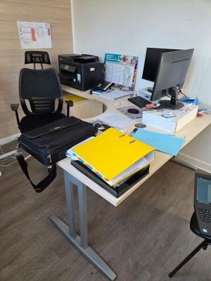 Bureau d'angle plateau bois L : 160 cm. Retour de L : 200 cm…