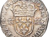 une pièce d'argent surmontée d'une couronne