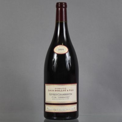 une bouteille de vin posée sur une table