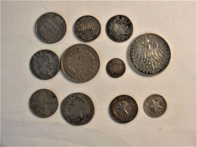 a lot of coins that are sitting on a table