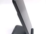 a cell phone that is sitting on top of a stand