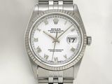 une image d'une montre Rolex avec des chiffres romains et un cadran blanc
