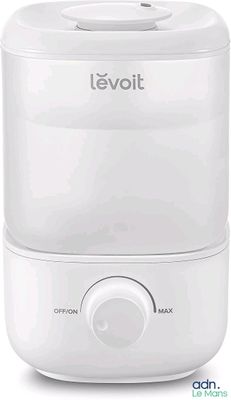 un gros plan d'un humidificateur sur fond blanc