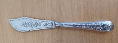 Couteau à beurre époque fin XIX ème manche argent massif, po…