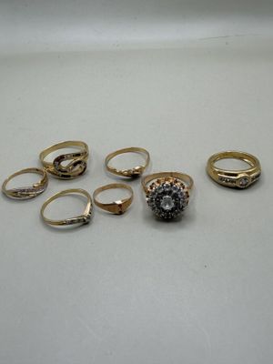 Six bagues en or jaune 750 millièmes et pierres accidentées,… - Photo 1