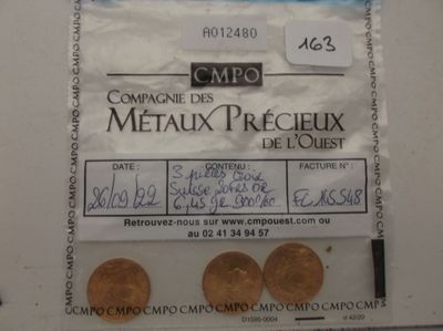 une photo d'un paquet de pièces de monnaie sur lequel est apposée une étiquette de prix