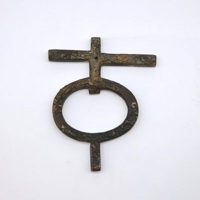 Pierre SZÉKELY (1923-2001), Croix religieuse en bronze à pat…