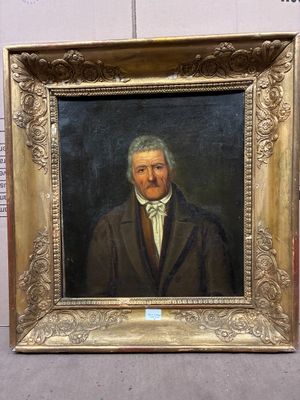 tableau d'un homme en costume-cravate dans un cadre doré