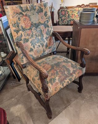 a chair that is sitting in the middle of a room