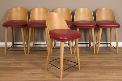 6 chaises hautes Structure et dossier en bois, assise en cui…