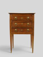 Petite commode chiffonnière ou table de chevet en bois de st…